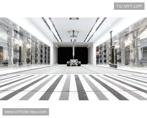 F1新赛季车队震荡与冠军争夺格局深度解析及车手转会动态全景追踪 F1新赛季车队震荡与冠军争夺格局深度解析及车手转会动态全景追踪