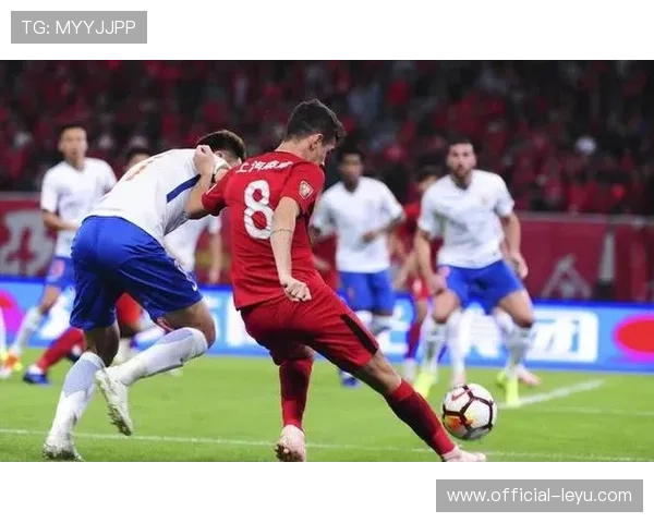 聚焦新赛季焦点对决豪门强强碰撞引爆全场激情冠军之争悬念升级再