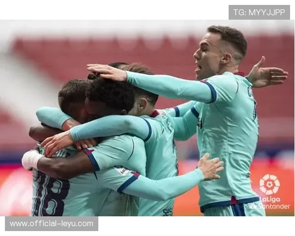 F1新赛季激战升级各车队角逐冠军格局悬念再起精彩看点全面解析